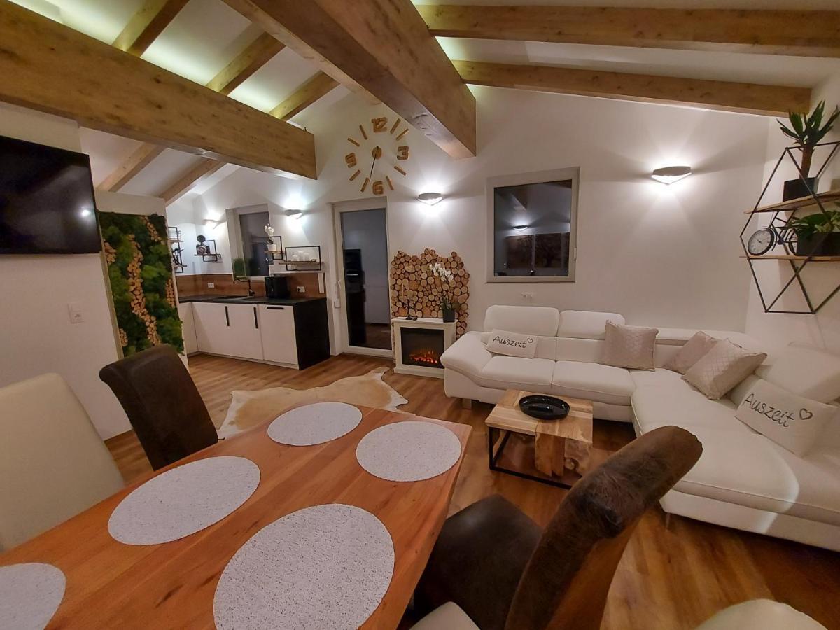 Auszeit Steiraland Penthouse 9 Mit Grossen Balkon Und Parkplatz Leilighet Leoben  Eksteriør bilde